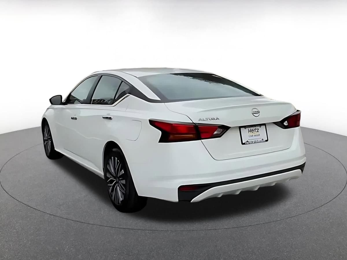 2025 Nissan Altima - Image 11