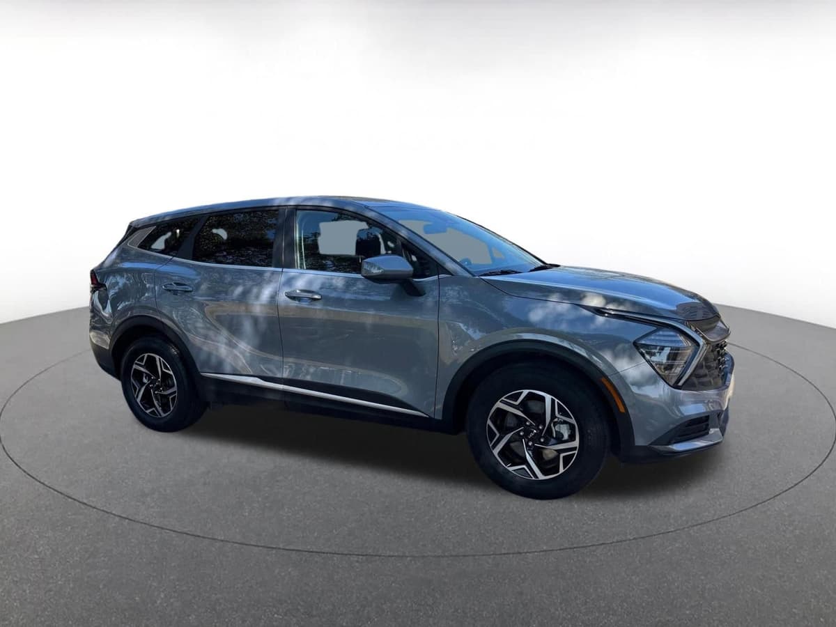 2025 Kia Sportage - Image 1