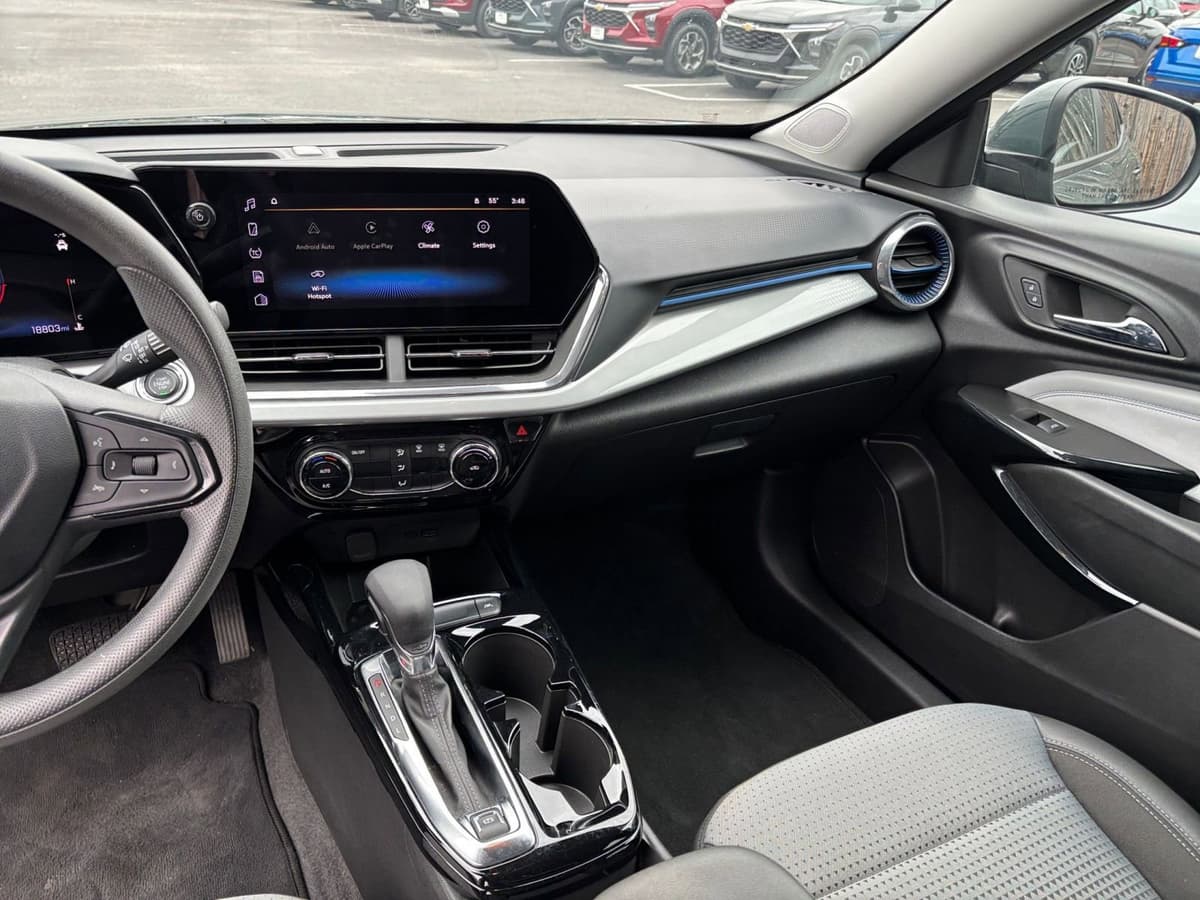 2025 Chevrolet Trax - Image 29