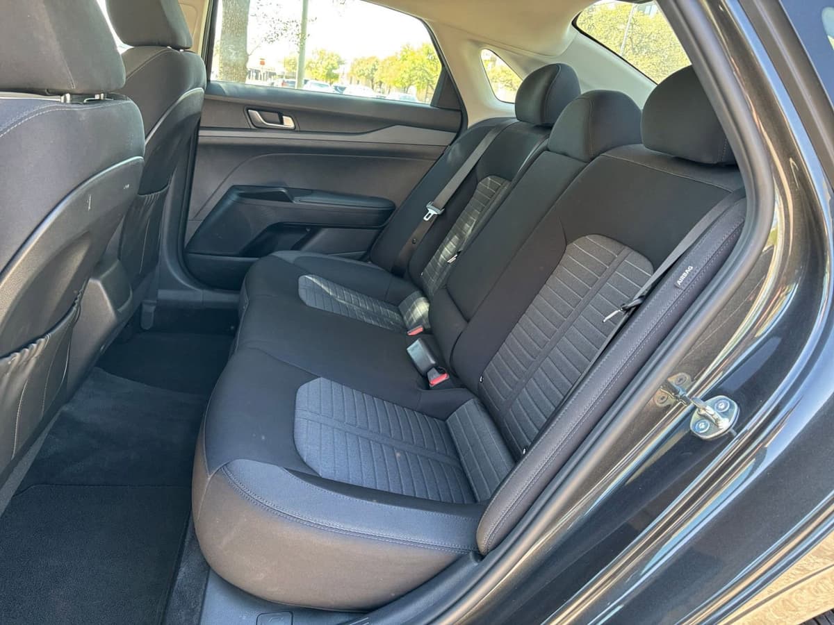 2025 Kia K5 - Image 22