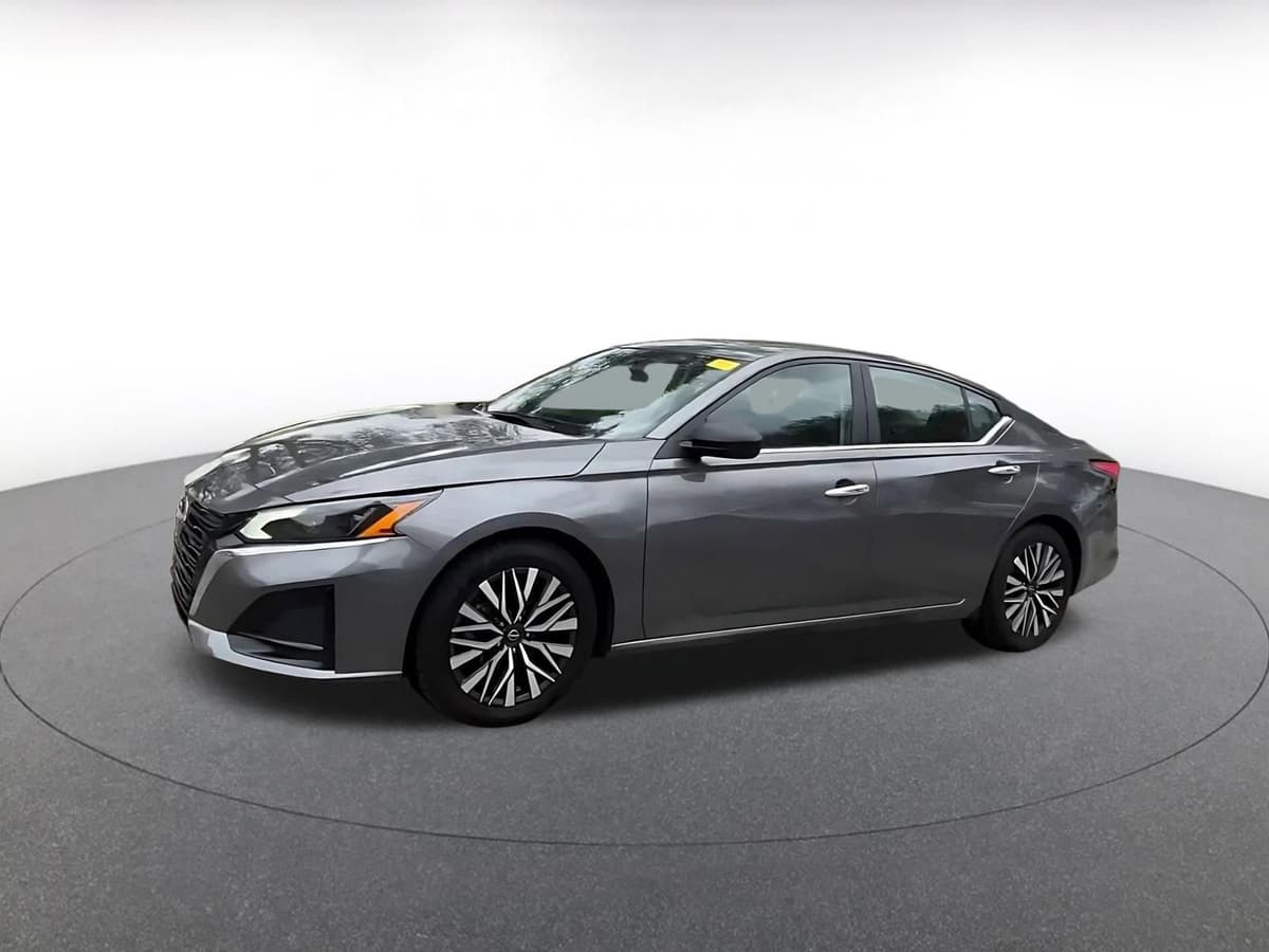 2025 Nissan Altima - Image 7