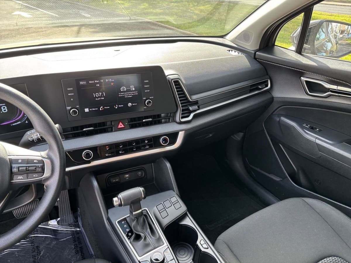 2025 Kia Sportage - Image 30
