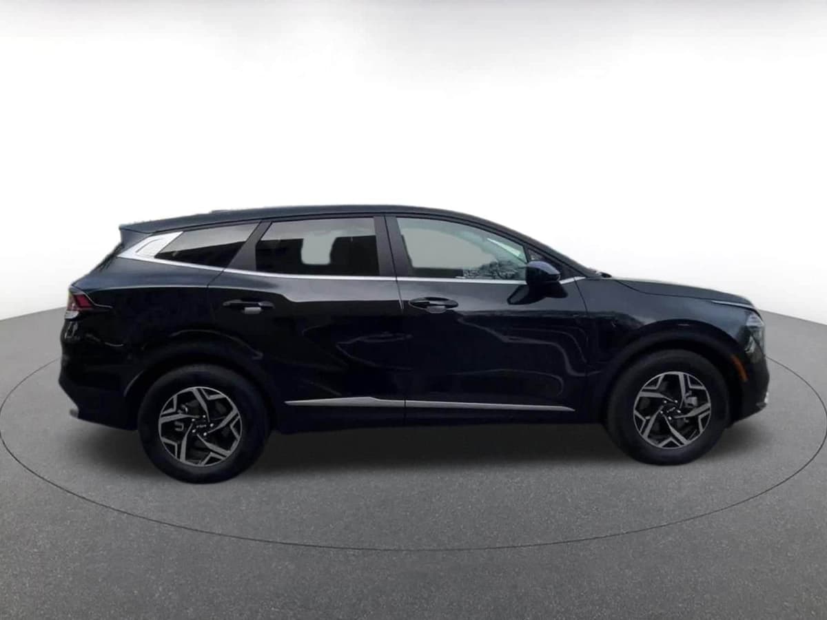 2025 Kia Sportage - Image 16
