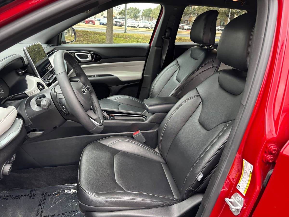 2025 Jeep Compass - Image 30