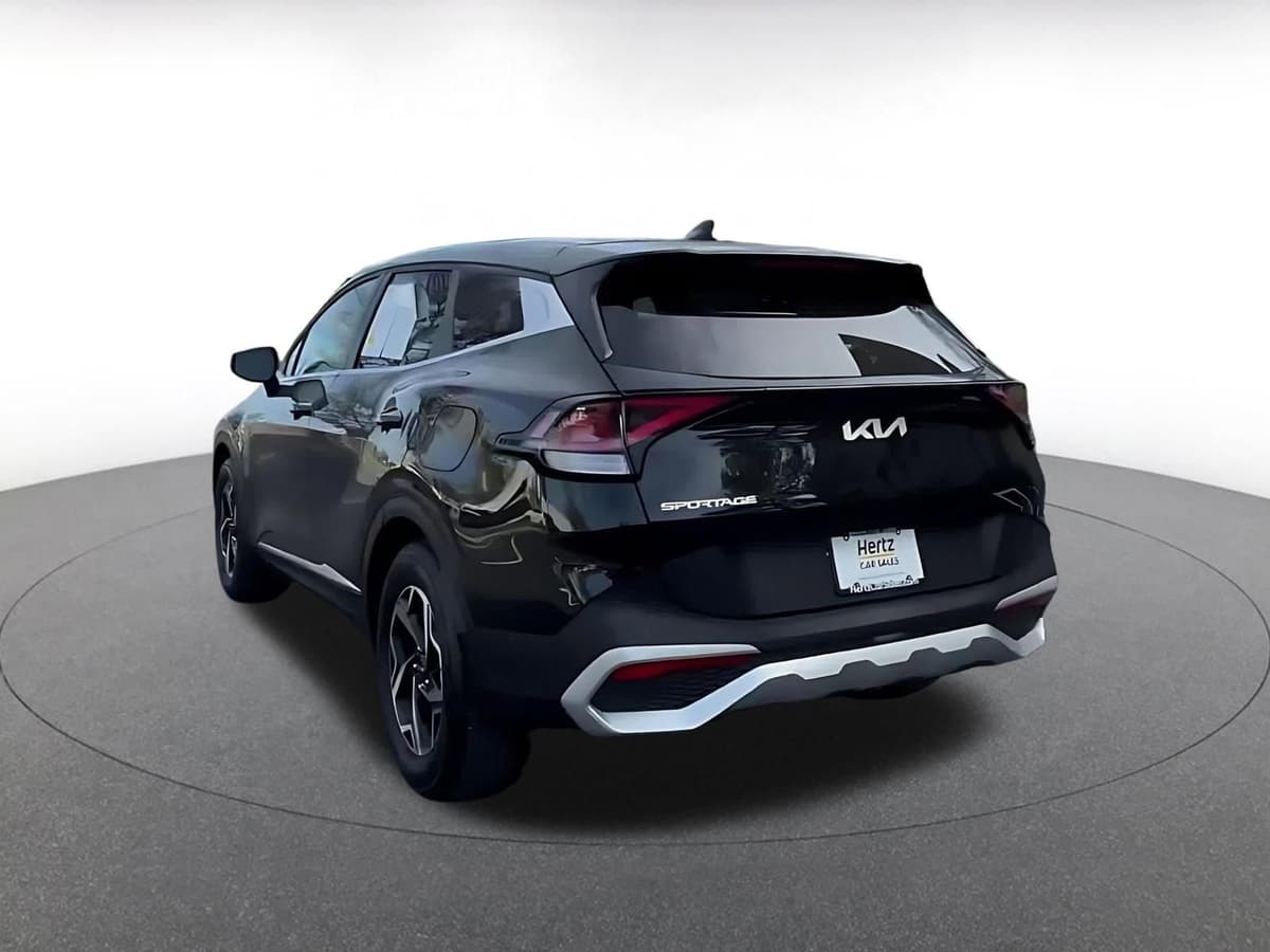 2025 Kia Sportage - Image 11