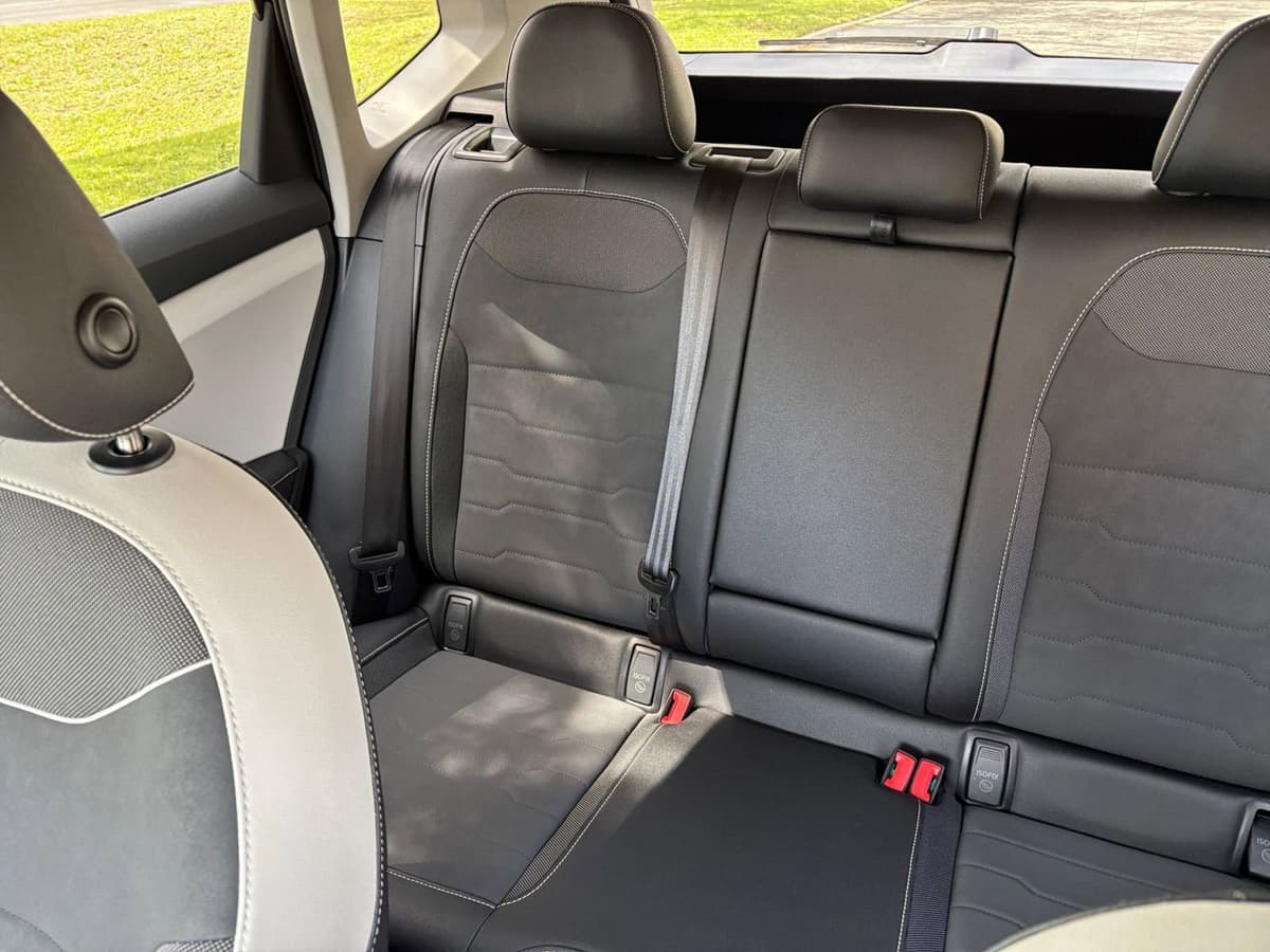 2025 Volkswagen Taos - Image 34