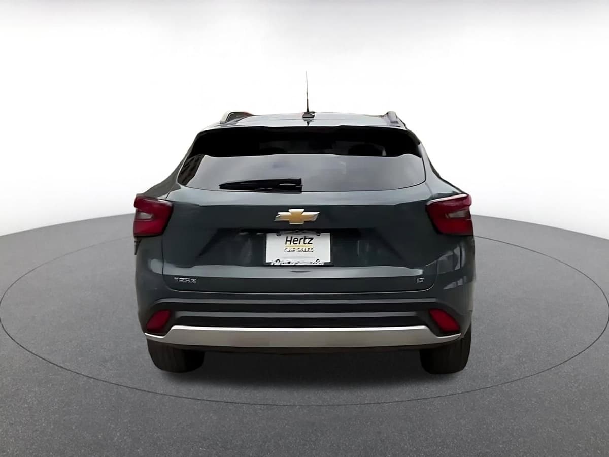 2025 Chevrolet Trax - Image 12