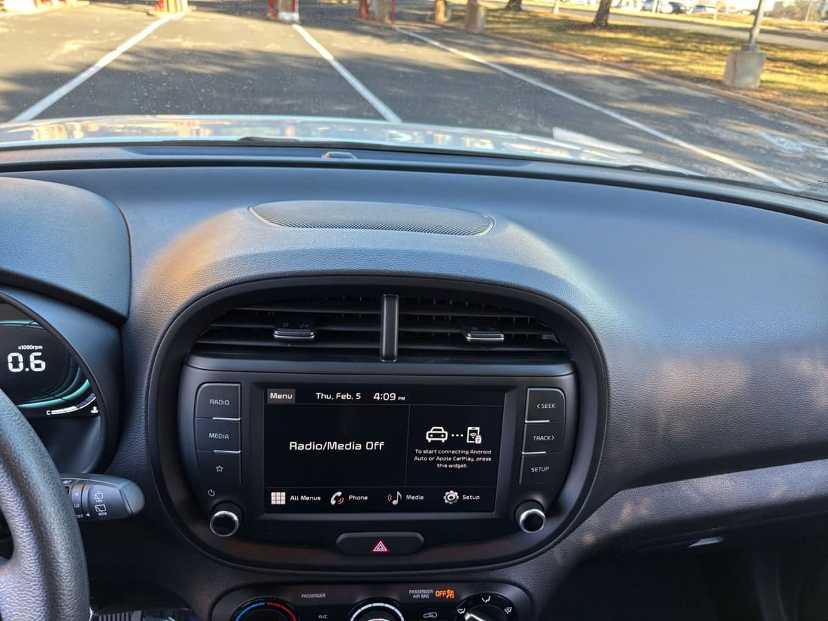 2025 Kia Soul - Image 17