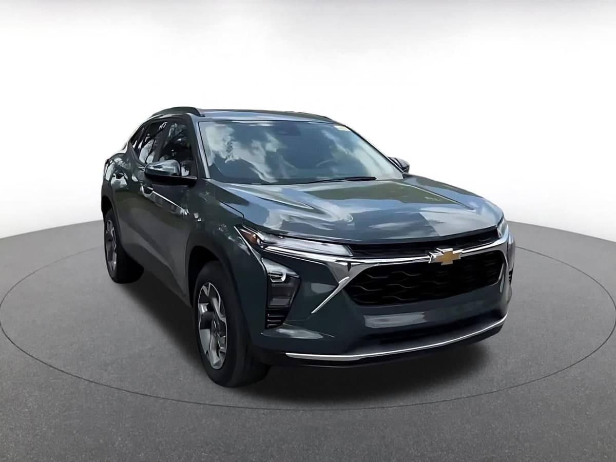 2025 Chevrolet Trax - Image 3