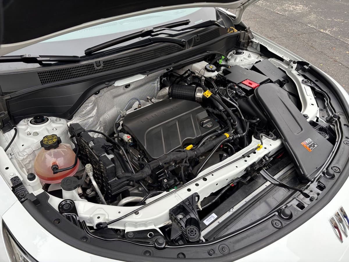 2025 Buick Envista - Image 26
