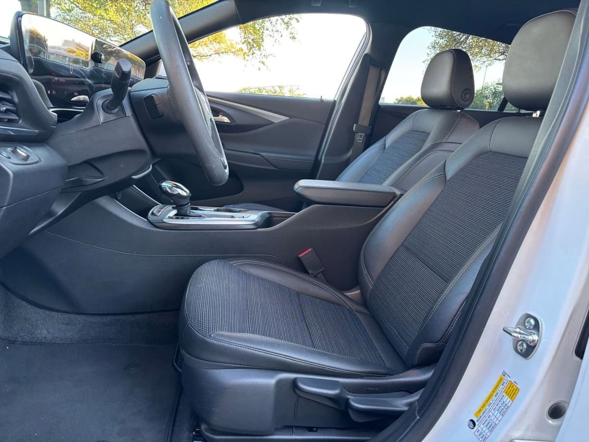 2025 Buick Envista - Image 22