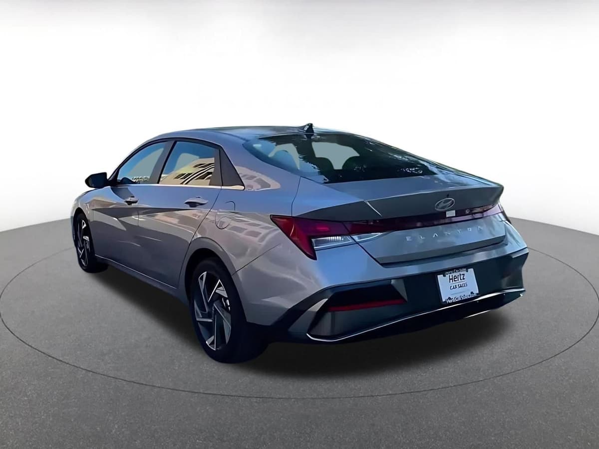 2025 Hyundai Elantra - Image 11