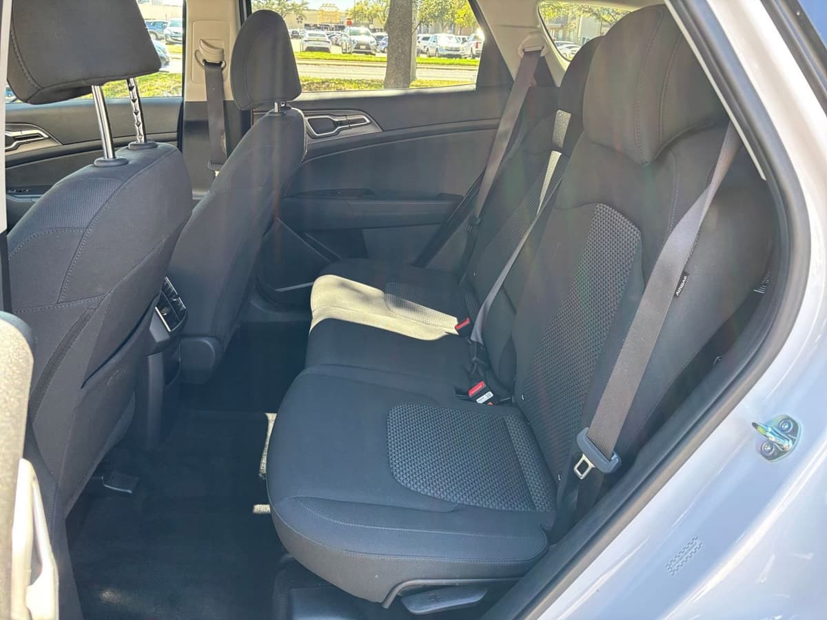 2025 Kia Sportage - Image 21