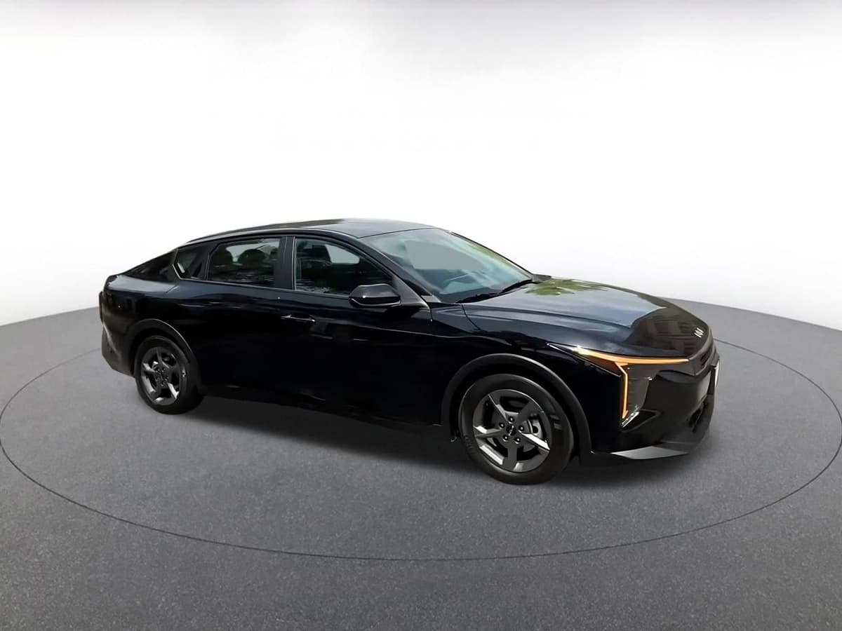 2025 Kia K4 - Image 2