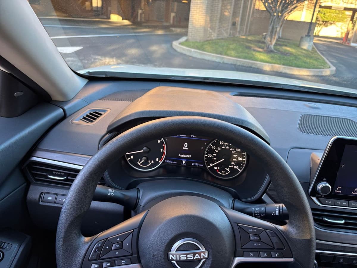 2025 Nissan Altima - Image 29