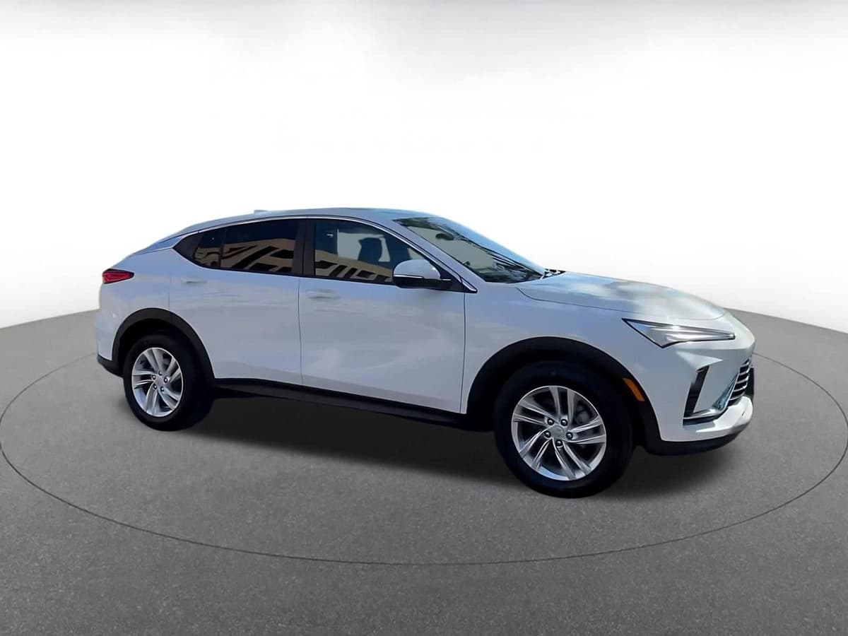 2025 Buick Envista - Image 2