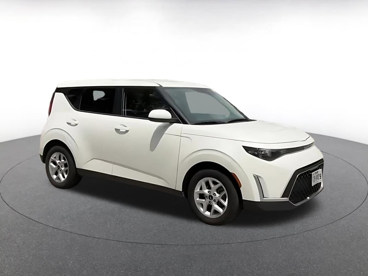 2025 Kia Soul - Image 2
