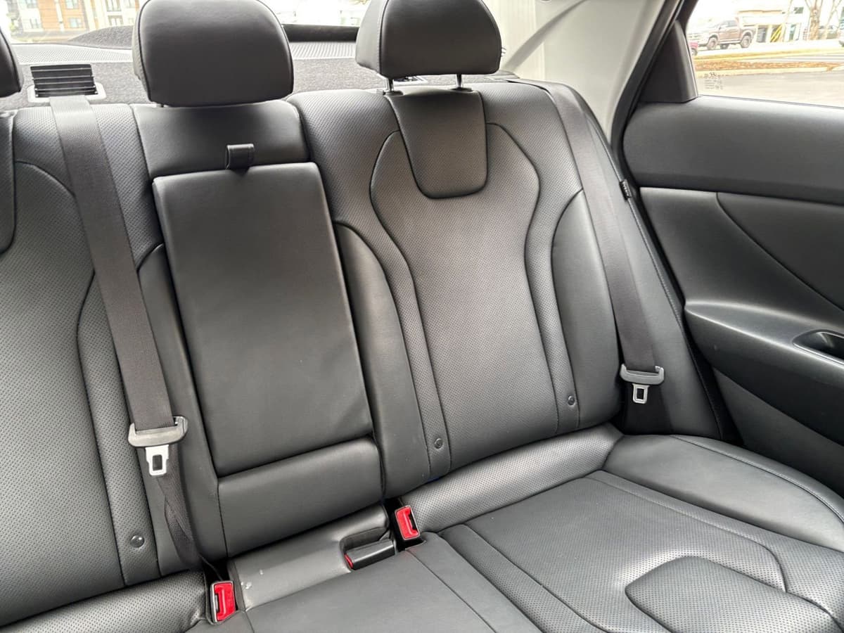 2025 Hyundai Elantra - Image 32