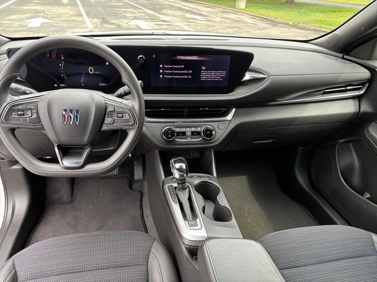 2025 Buick Envista - Image 28
