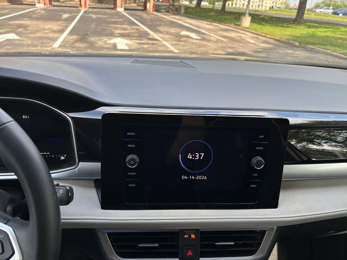 2025 Volkswagen Taos - Image 17
