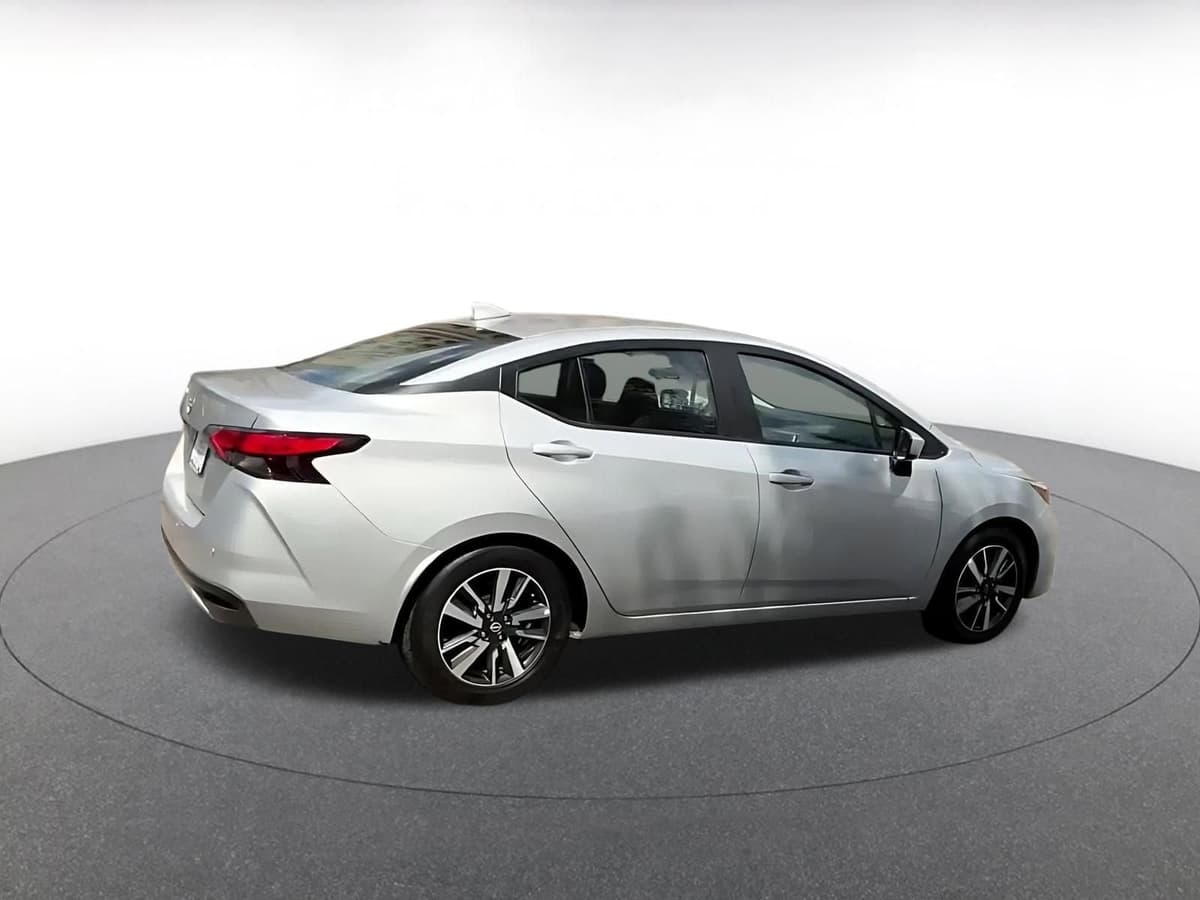 2025 Nissan Versa - Image 15