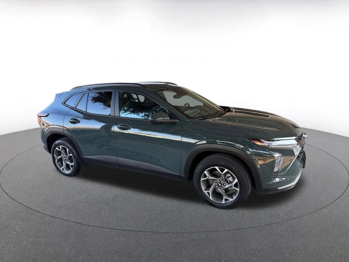 2025 Chevrolet Trax - Image 1