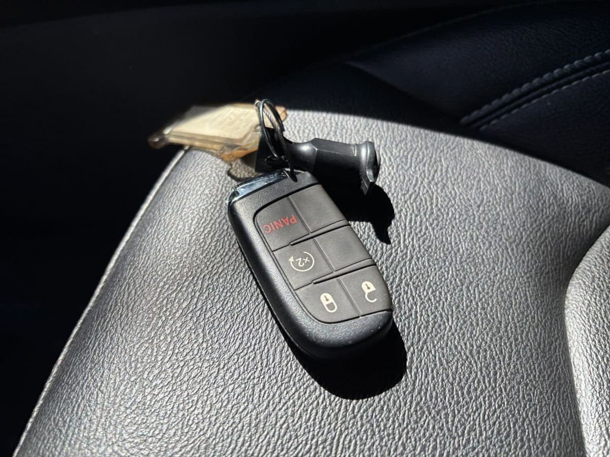 2025 Jeep Compass - Image 18