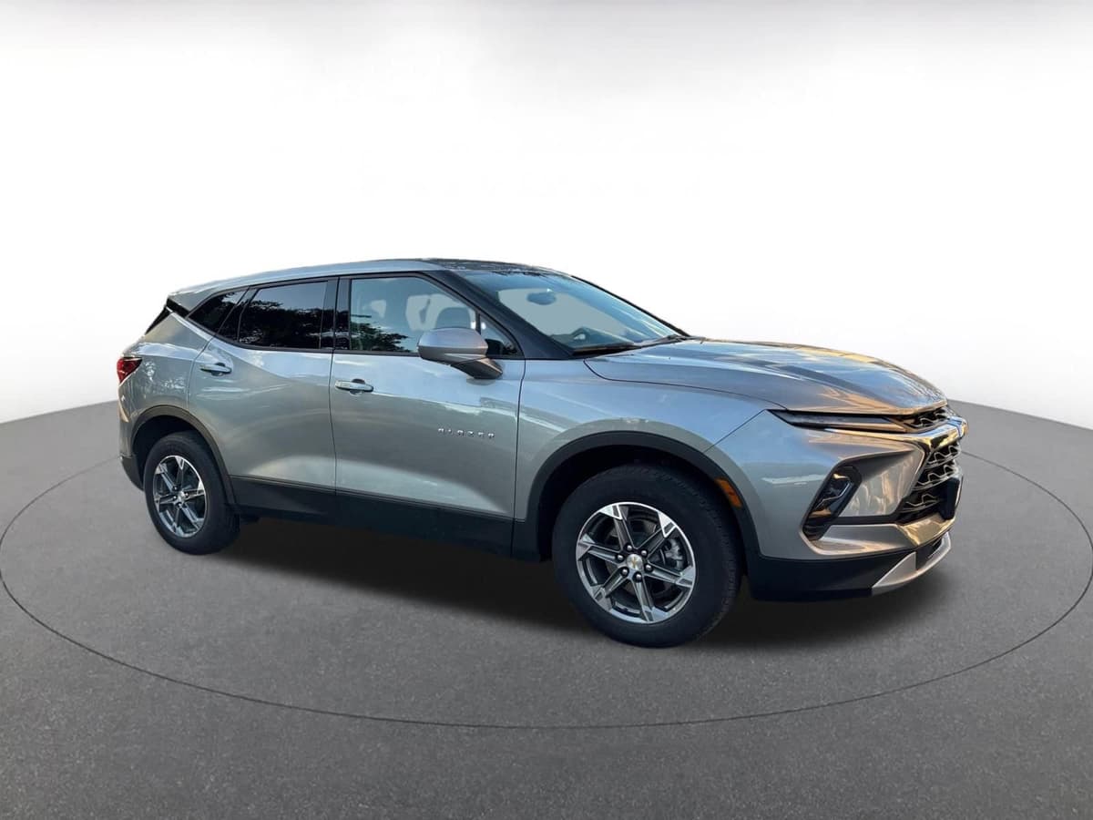 2025 Chevrolet Blazer - Image 1