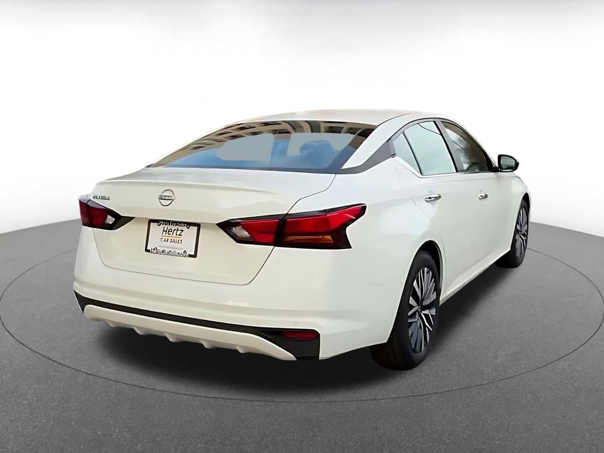 2025 Nissan Altima - Image 15