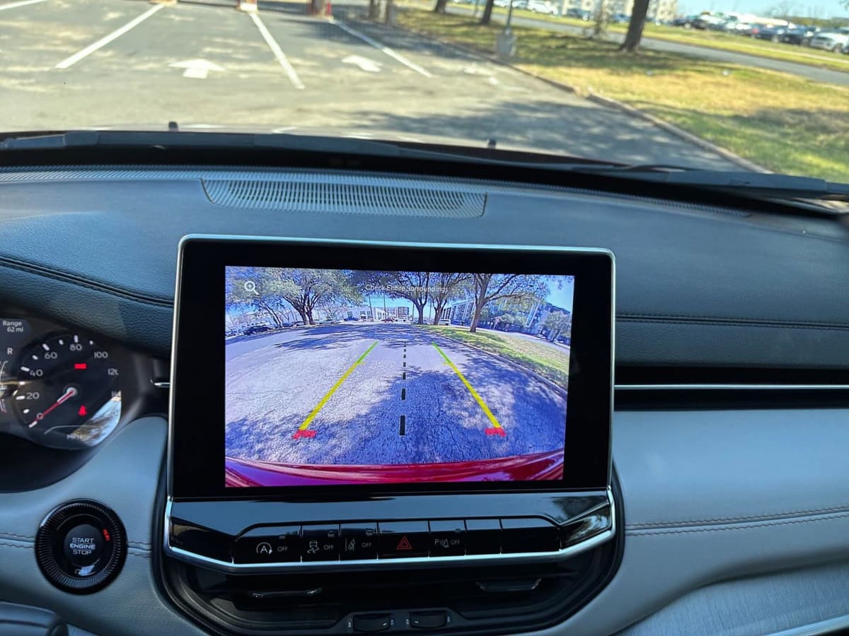 2025 Jeep Compass - Image 20