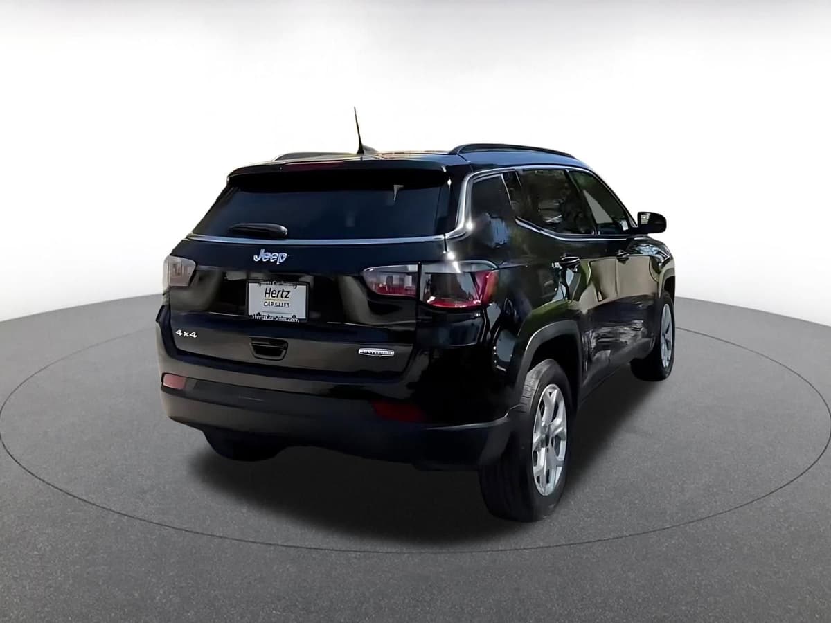 2025 Jeep Compass - Image 13