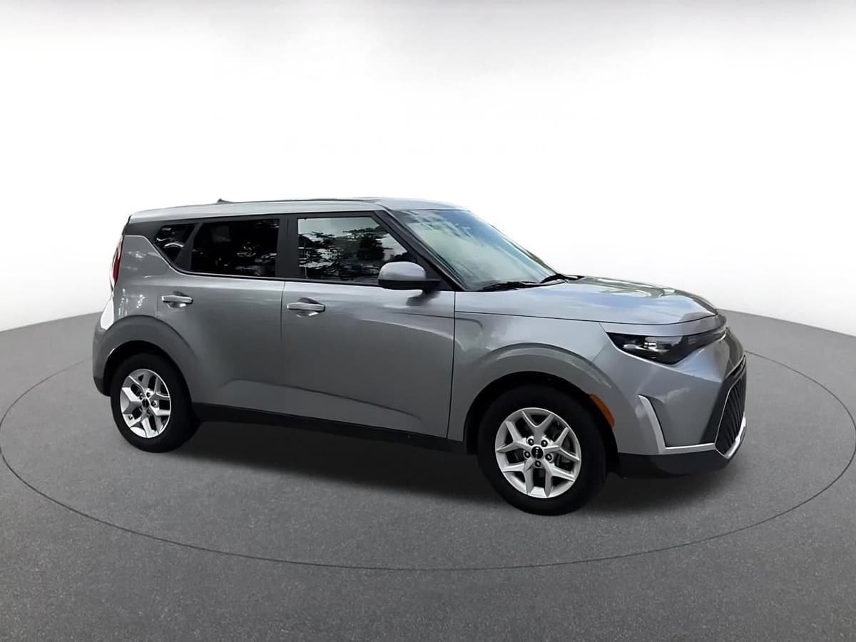 2025 Kia Soul - Image 2