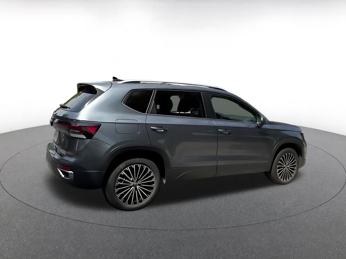 2025 Volkswagen Taos - Image 13