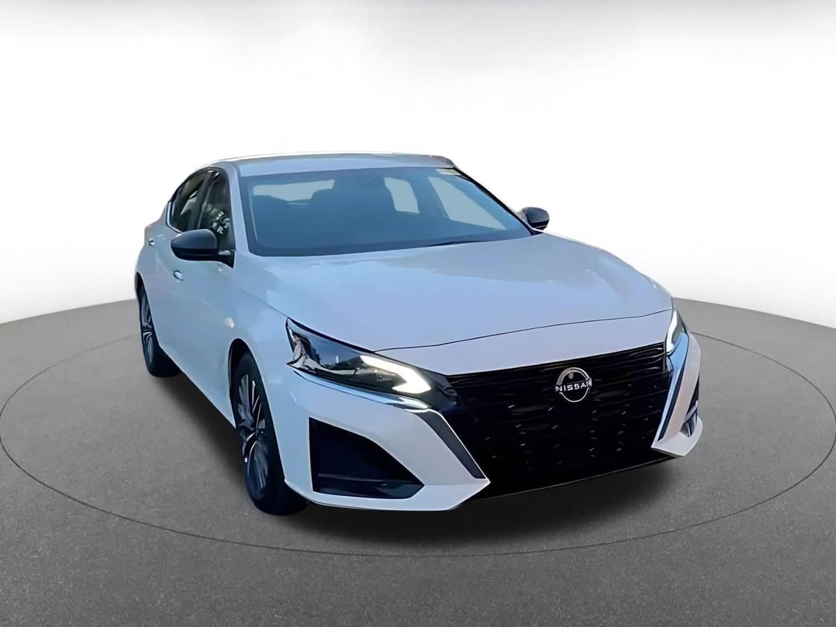 2025 Nissan Altima - Image 3