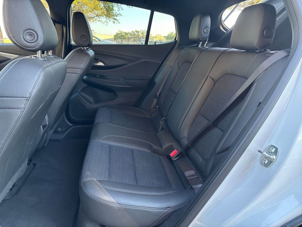 2025 Buick Envista - Image 21