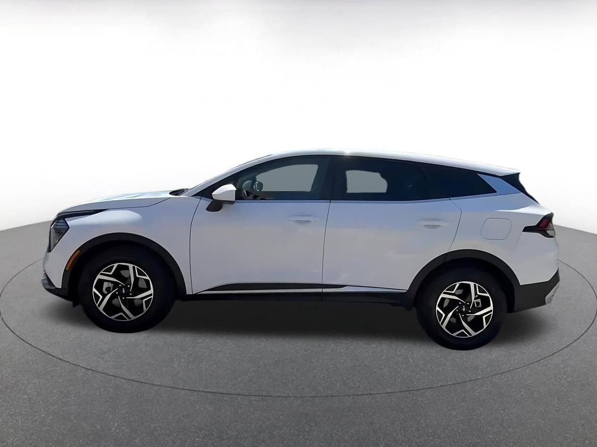 2025 Kia Sportage - Image 8