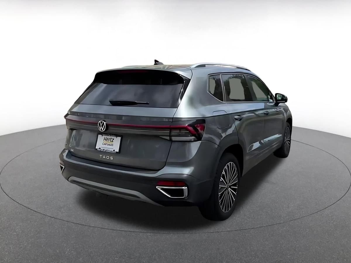 2025 Volkswagen Taos - Image 15