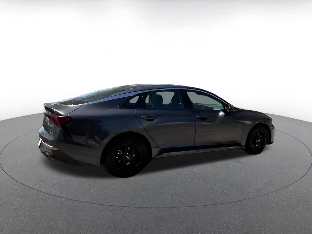 2025 Kia K5 - Image 13