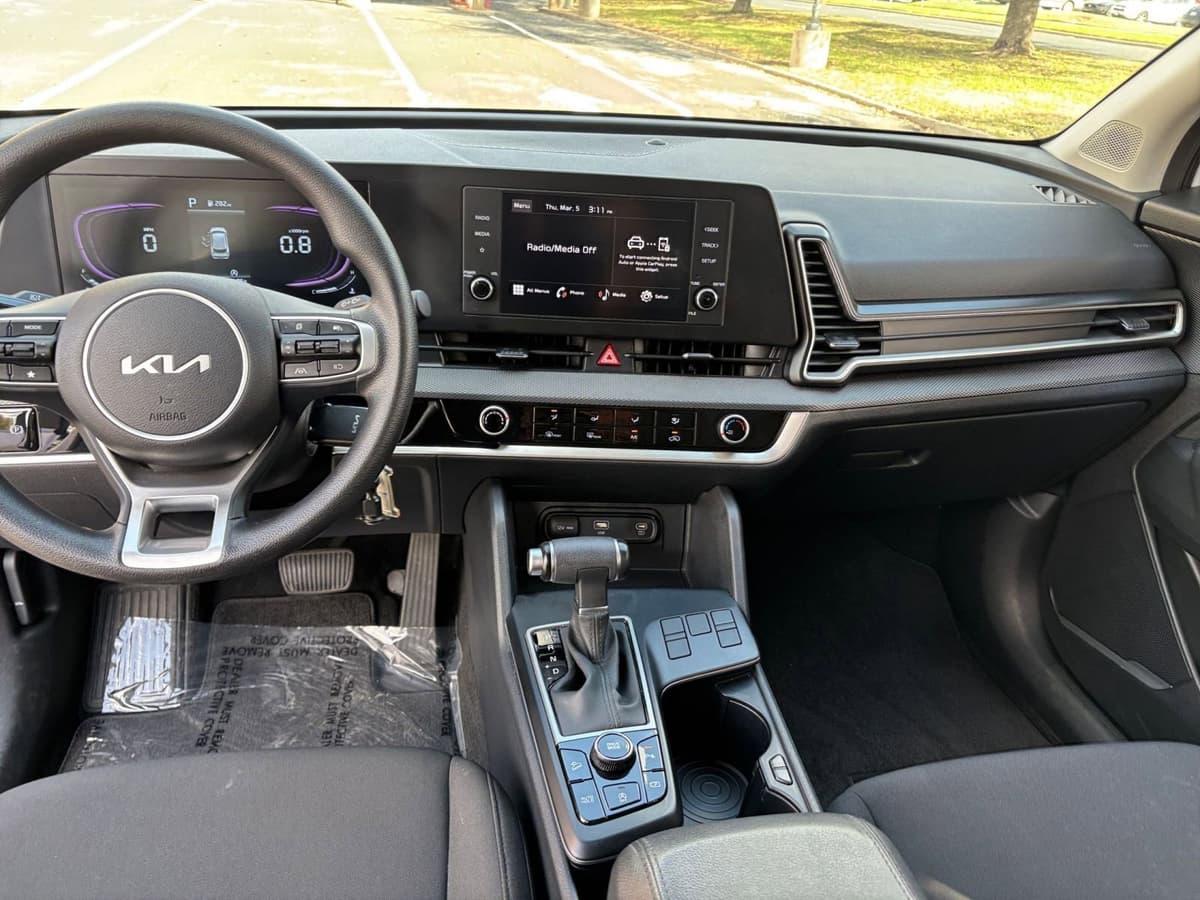2025 Kia Sportage - Image 28