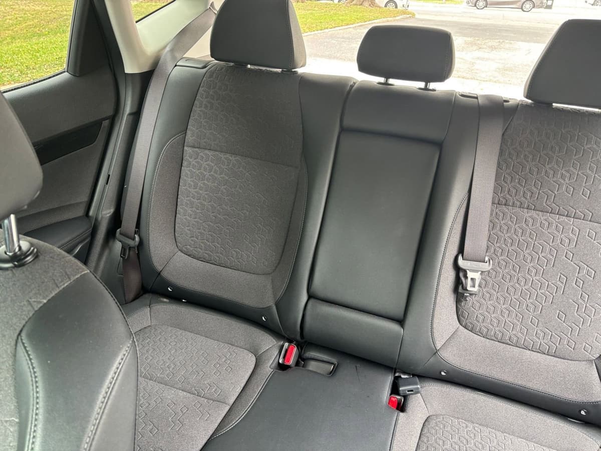 2025 Kia Seltos - Image 36