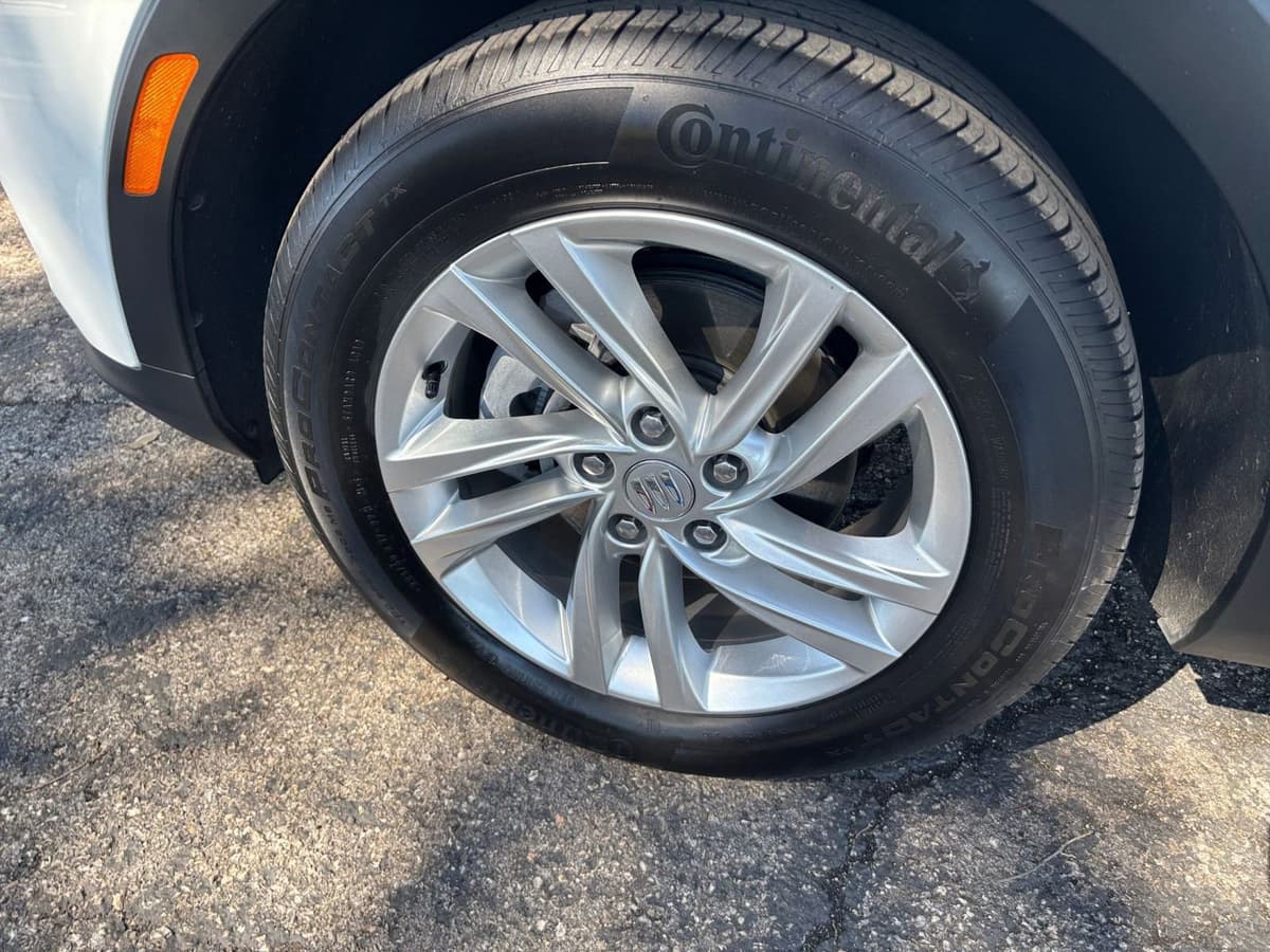 2025 Buick Envista - Image 25