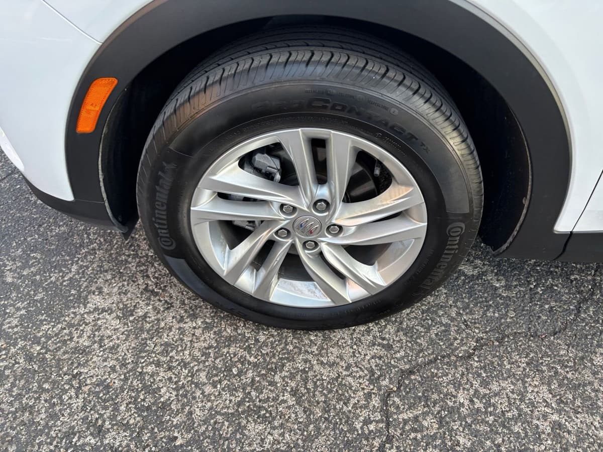 2025 Buick Envista - Image 25