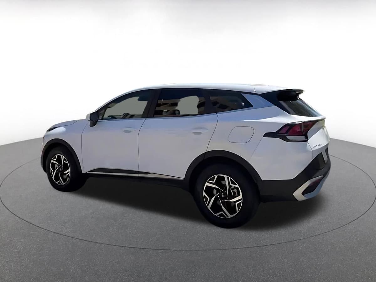 2025 Kia Sportage - Image 10