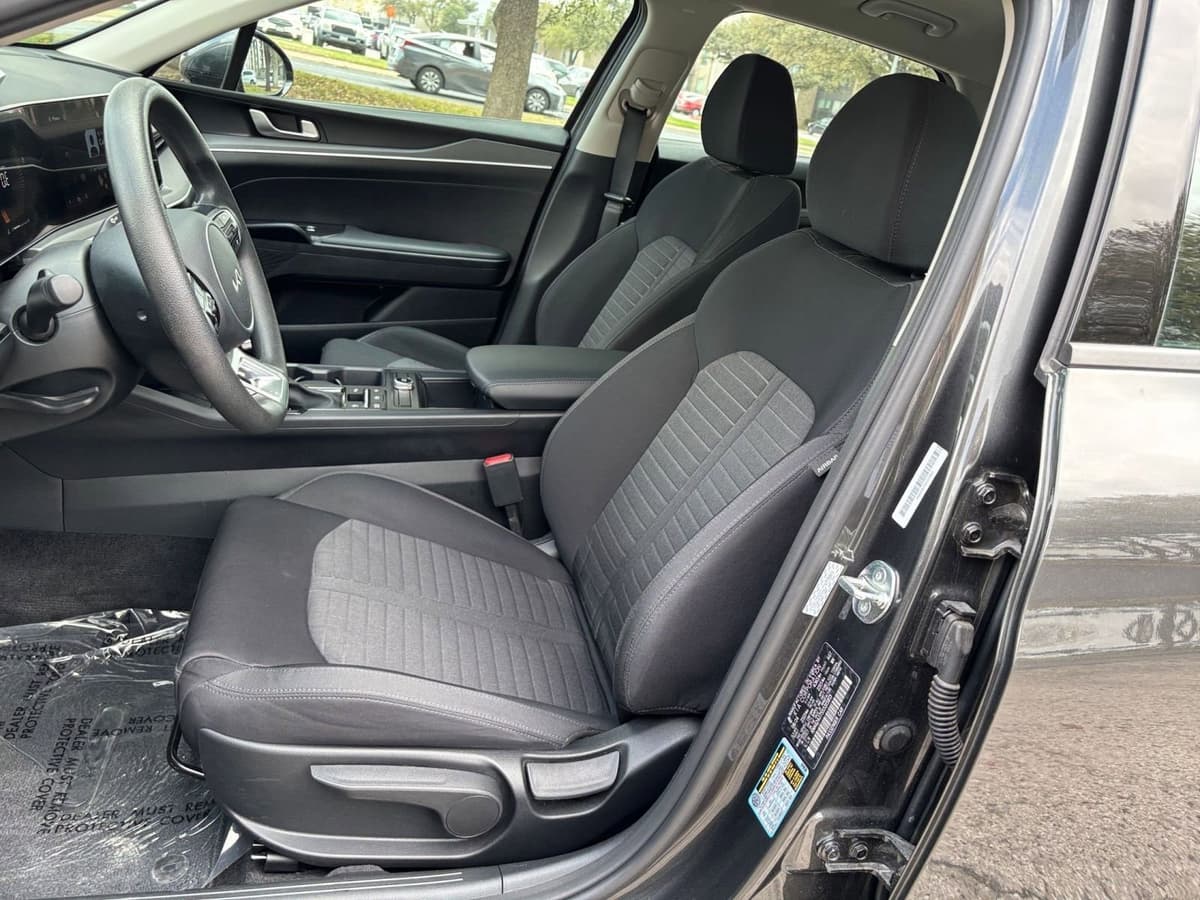 2025 Kia K5 - Image 31