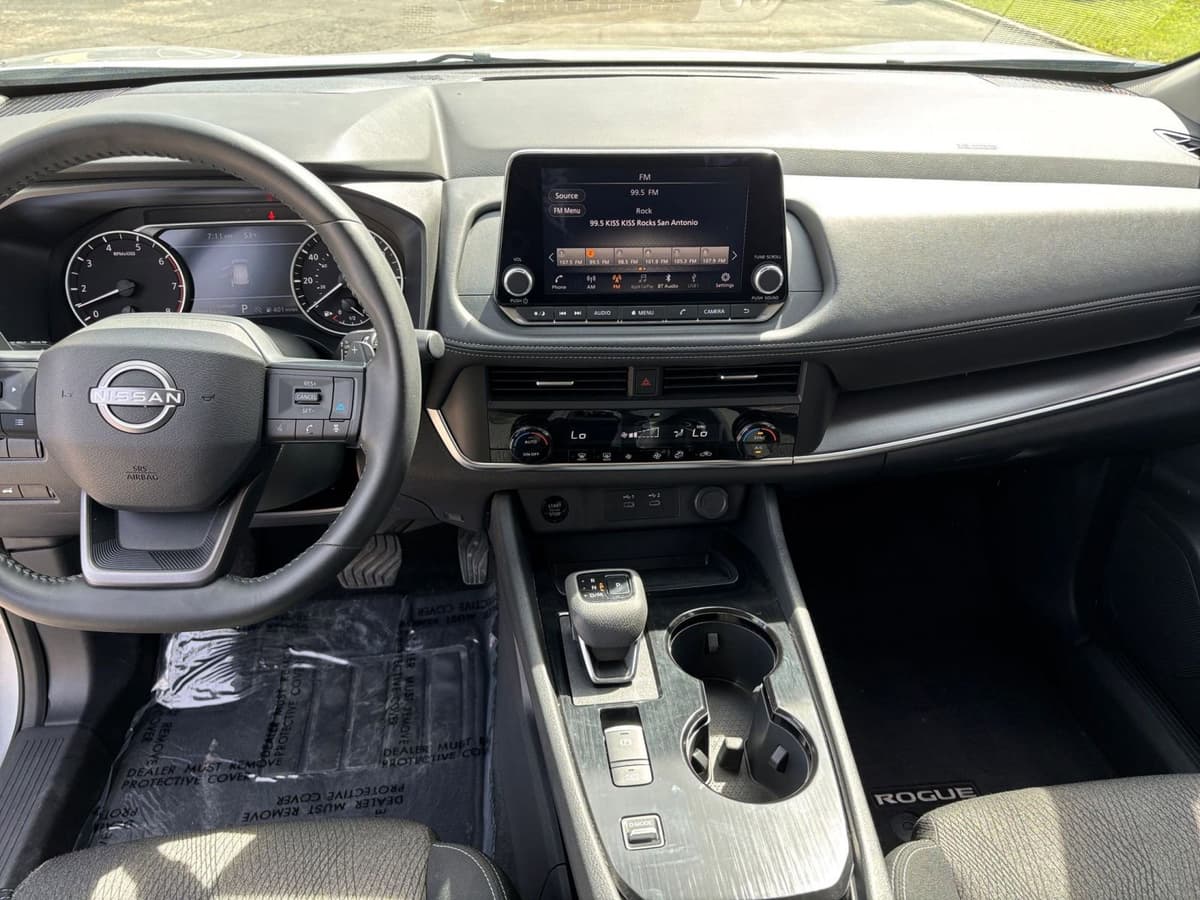 2025 Nissan Rogue - Image 28
