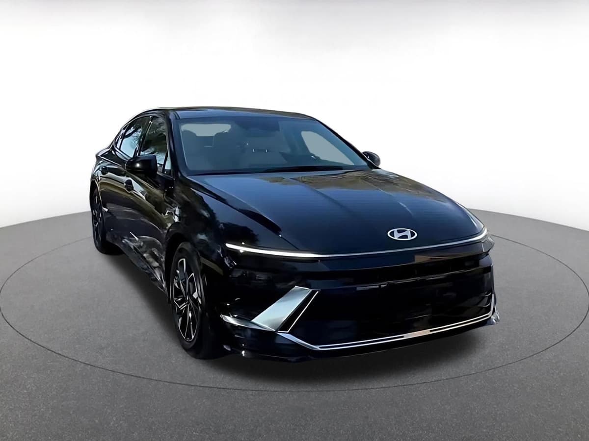 2025 Hyundai Sonata - Image 3