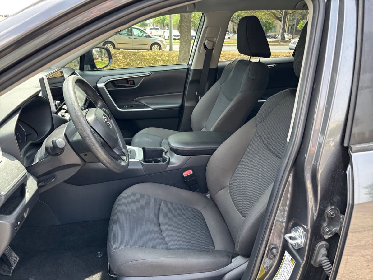 2025 Toyota RAV4 Hybrid - Image 31