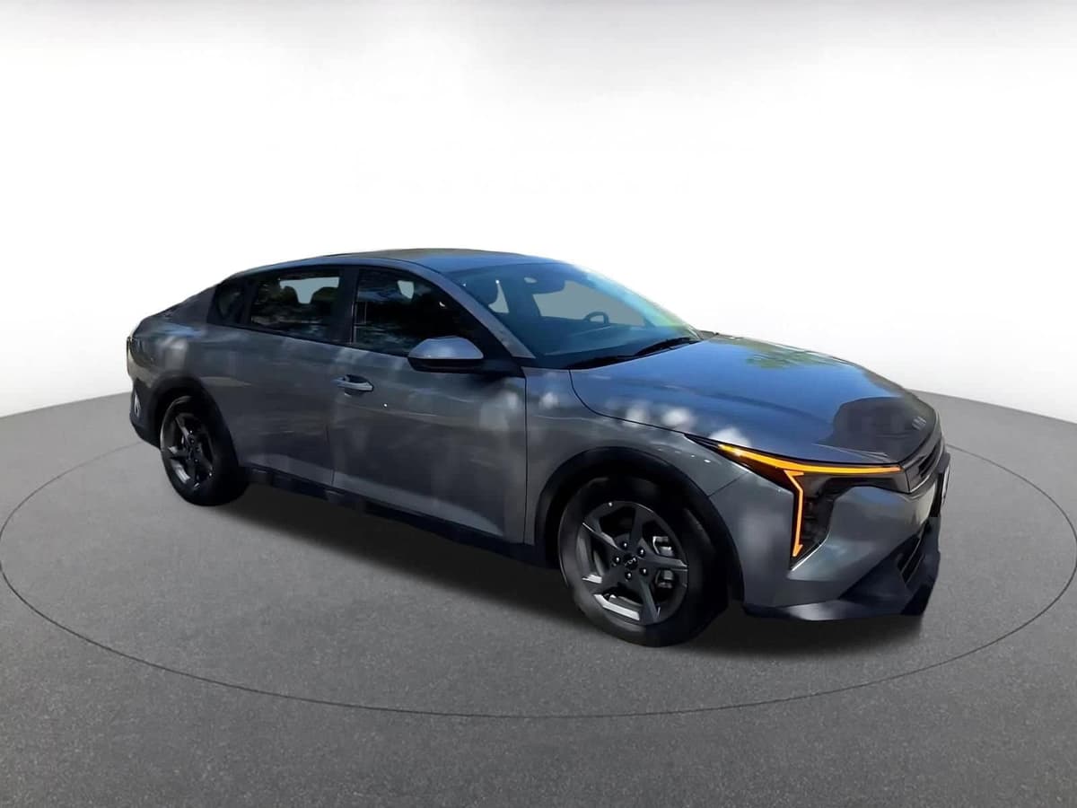 2025 Kia K4 - Image 2