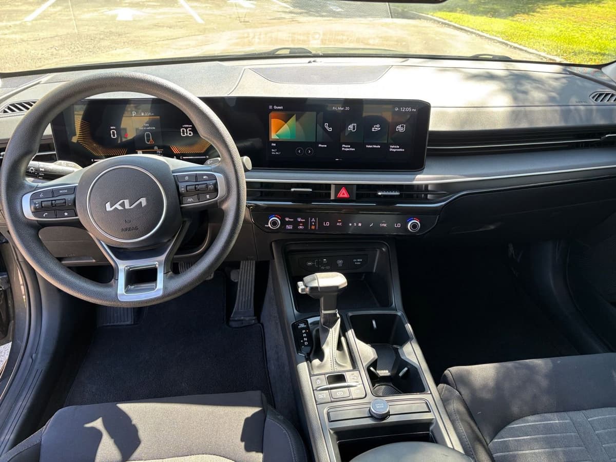 2025 Kia K5 - Image 29