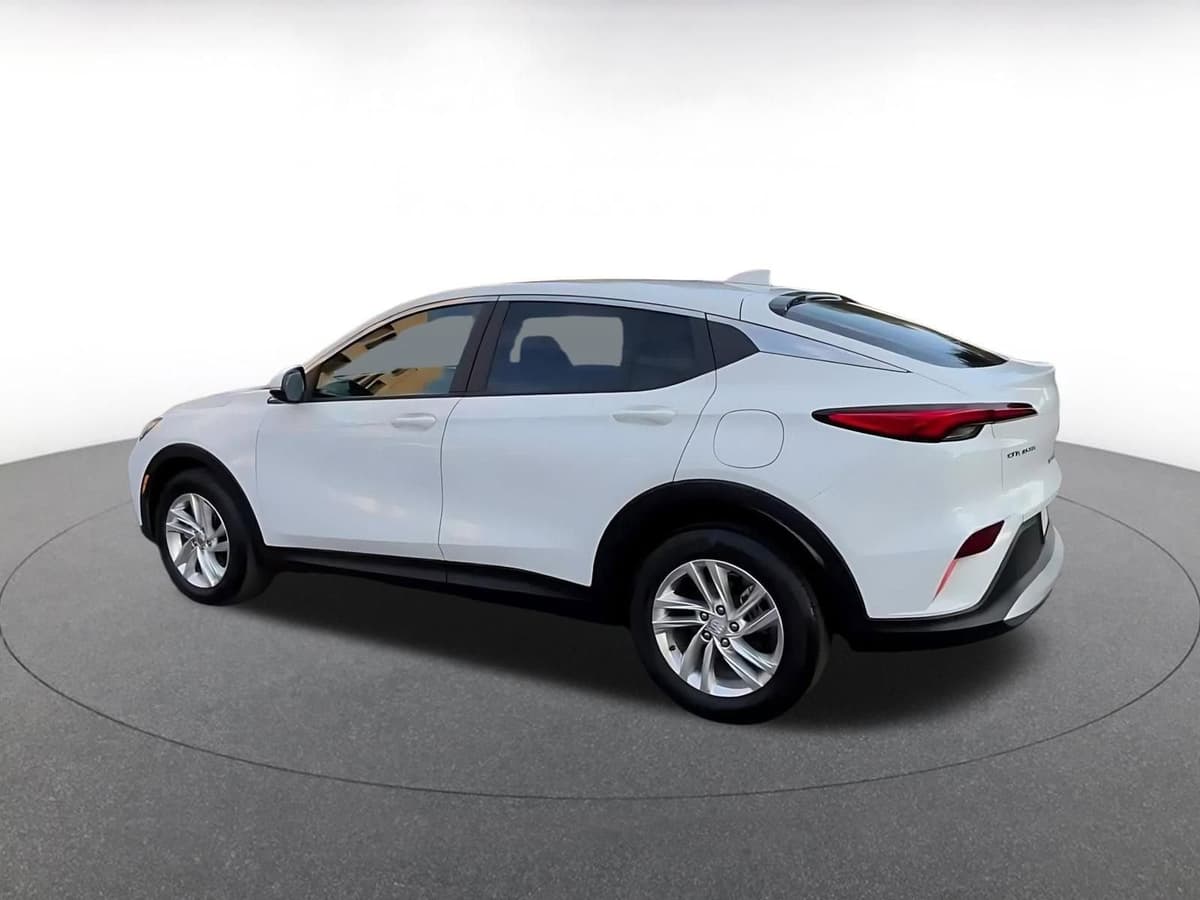 2025 Buick Envista - Image 10